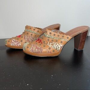 Liz Claiborne Mule Leather Flex Philomena 2 Embellished tapestry Clogs